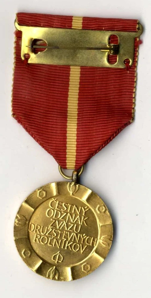ČESTNÝ ODZNAK ZVÄZU DRUŽSTEVNÝCH ROLNÍKOV 