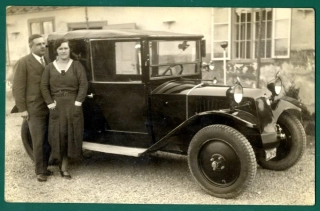 Auto - dobová pohľadnica