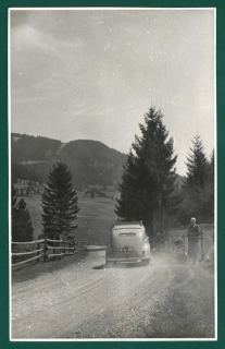 Auto - dobová pohľadnica