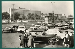 Auto - dobová pohľadnica