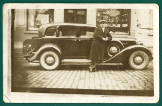 Auto - dobová pohľadnica