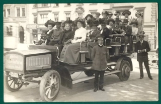 Auto - dobová pohľadnica