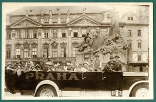 Auto - dobová pohľadnica
