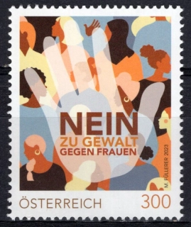 3762