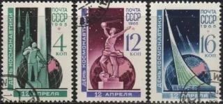 3038-3040 Kozmos