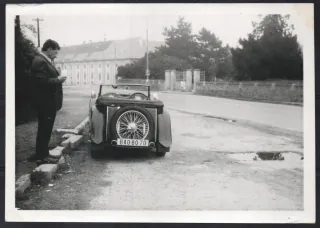 Dobová fotografia - staré auto - automobil - veterán