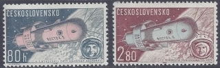 L54-55**  Sovietski kozmonauti